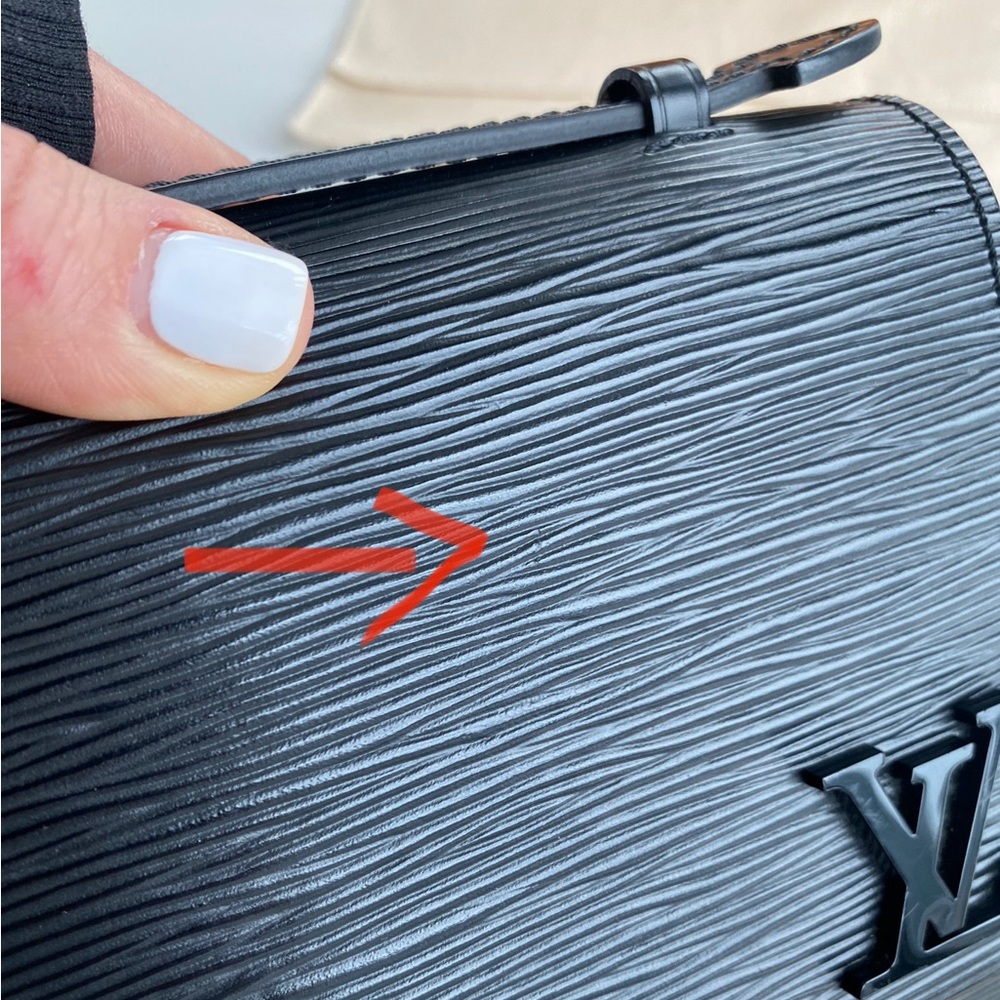 Louis Vuitton Clery Black Epi - Picture 11 of 12